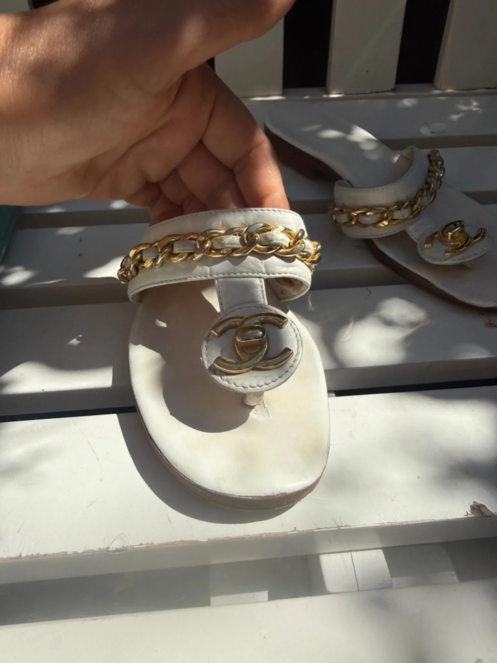 Vintage CHANEL White Leather Sandal with 24k Gold plated Chain and CC turnlock - Picture 2 of 6